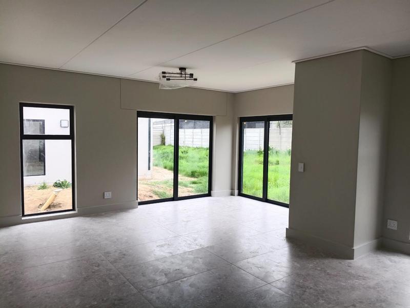 To Let 3 Bedroom Property for Rent in Uitzicht Western Cape